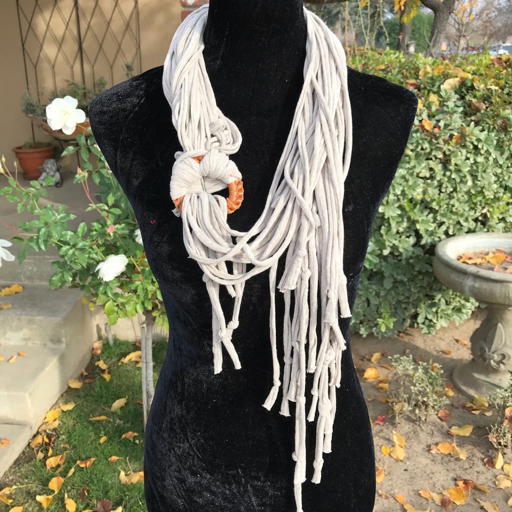 Wood buckle noodle scarf necklace